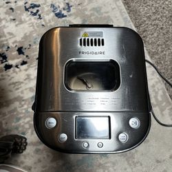 Frigidaire EBRM100-SSBLACK 2-Pound Stainless Steel Bread Maker