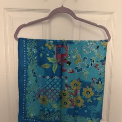 Stylish Floral Silk Scarf – Effortless Spring Look