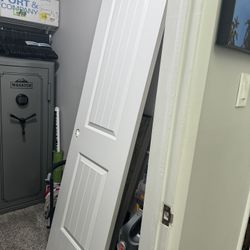 ***DOOR FOR BEDROOM/BATHROOM***