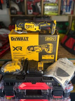 DEWALT 20V MAX XR Cordless Brushless 3-Speed Oscillating Multi Tool with battery, Charger and accessories