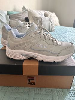 FILA WOMENS SHOES👟 SIZE 8.5