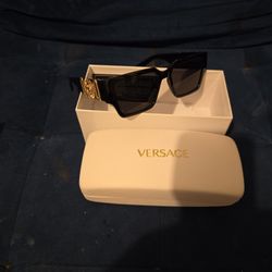 Versace Winter 2025 COLLECTION 