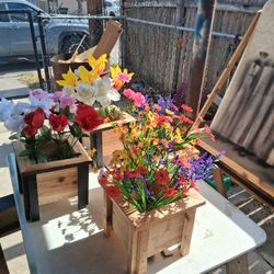 .small   Flower Boxs  $15  With Flower They Are Artificial Flower 