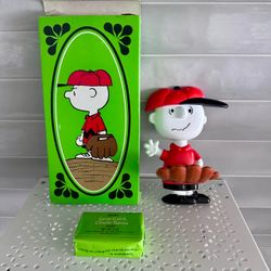 Vintage 1974 Avon peanuts Charlie Brown great catch soap holder with soap unused in box