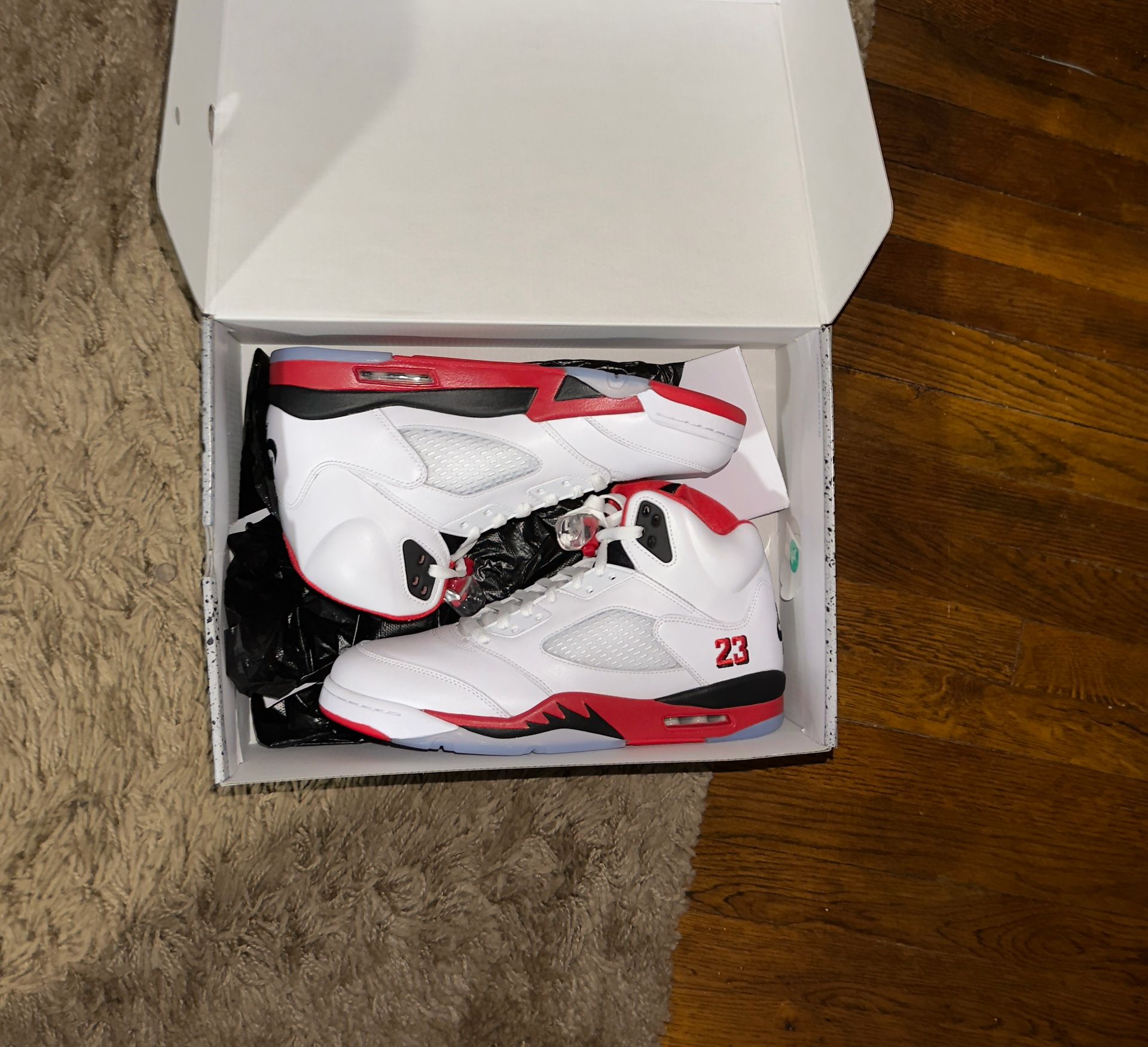 Jordan 5 Retro Fire Red Black Tongue (2025) Size 10.5 Men Brand New 