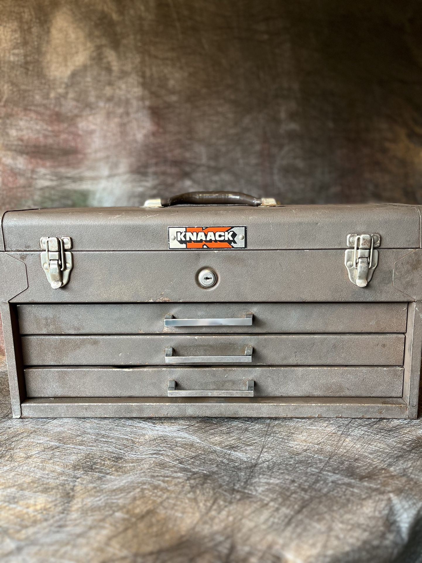 KNACK vintage Metal Toolbox