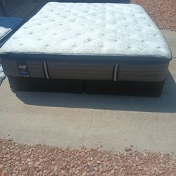 King Size Sealy Mattress and Box Spring