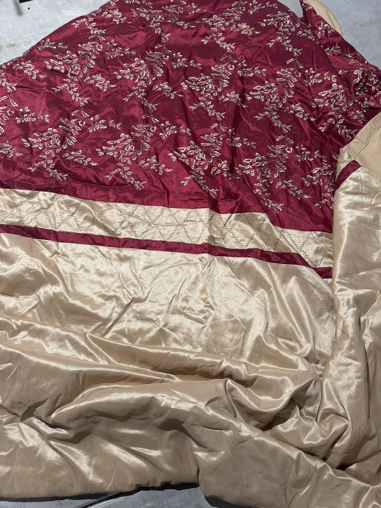 Queen Size Comforter Set