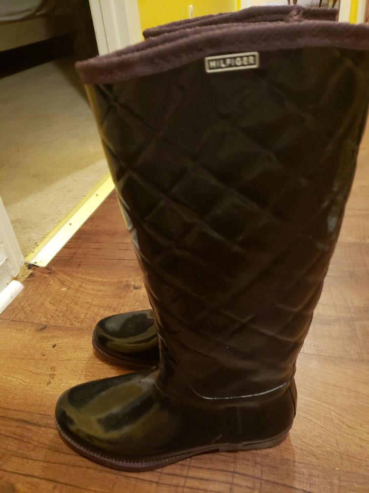 Tommy Hilfiger rain boots size 10