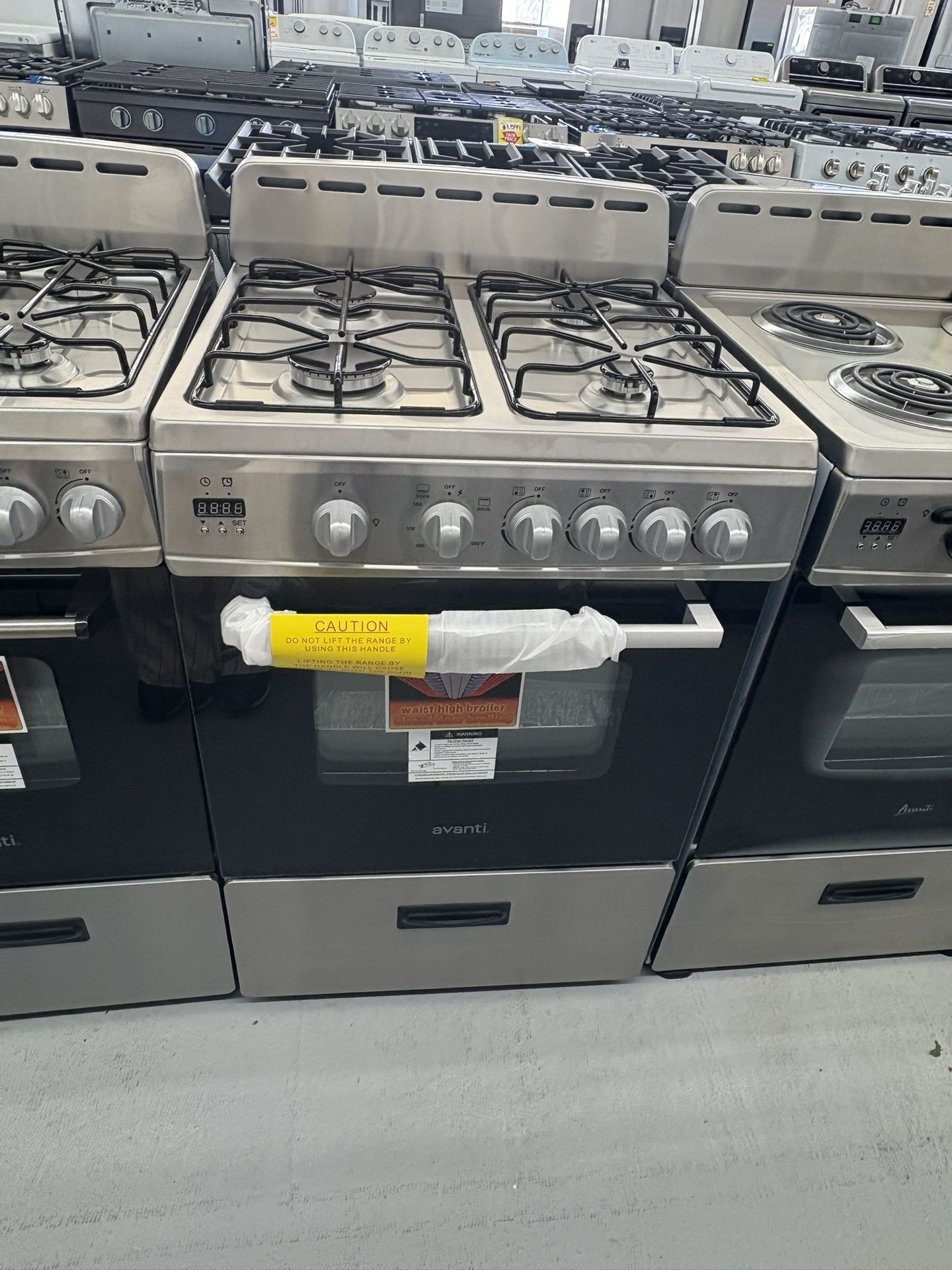 AVANTI 24” Stove Gas Stainless And White / 1 Years Warranty