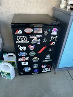 Refrigerator with small freezer