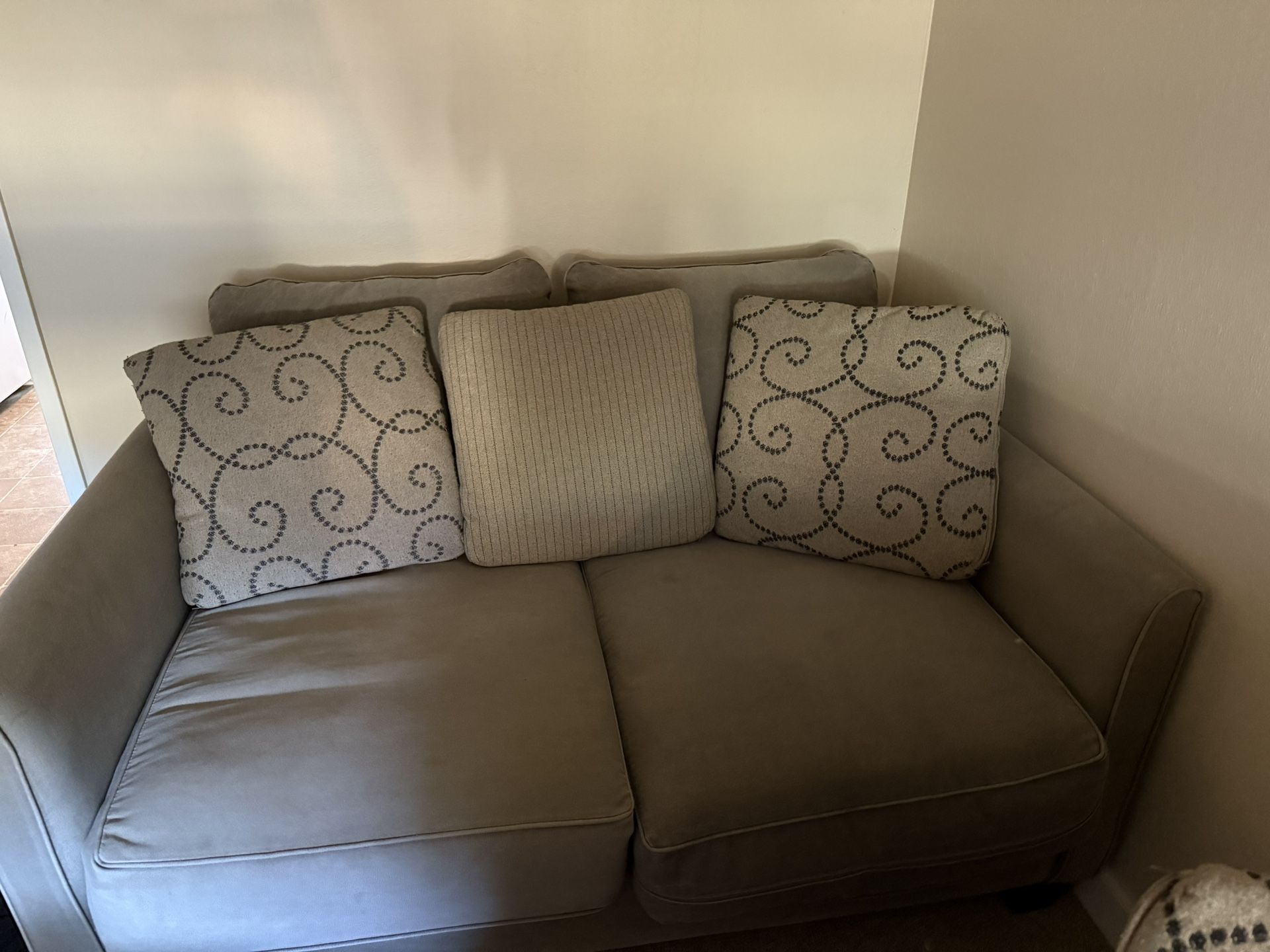 Two piece couch 6 pillows