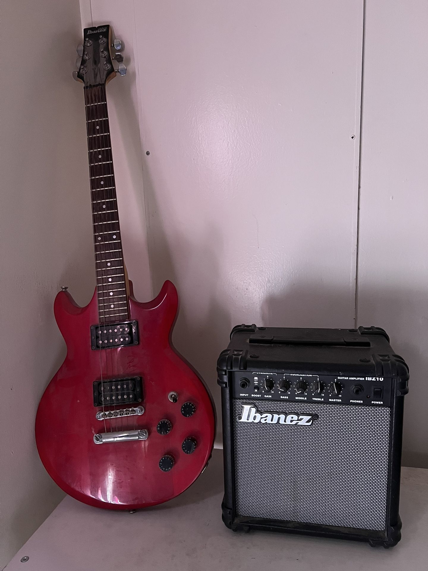 Ibańez electric guitar