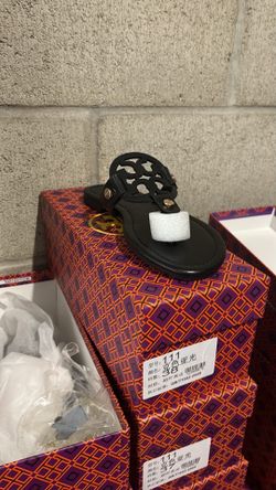 8 styles of women Tory Burch sandals