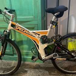  Specialized Rock, Hopper, Mountain Bike White/orange 