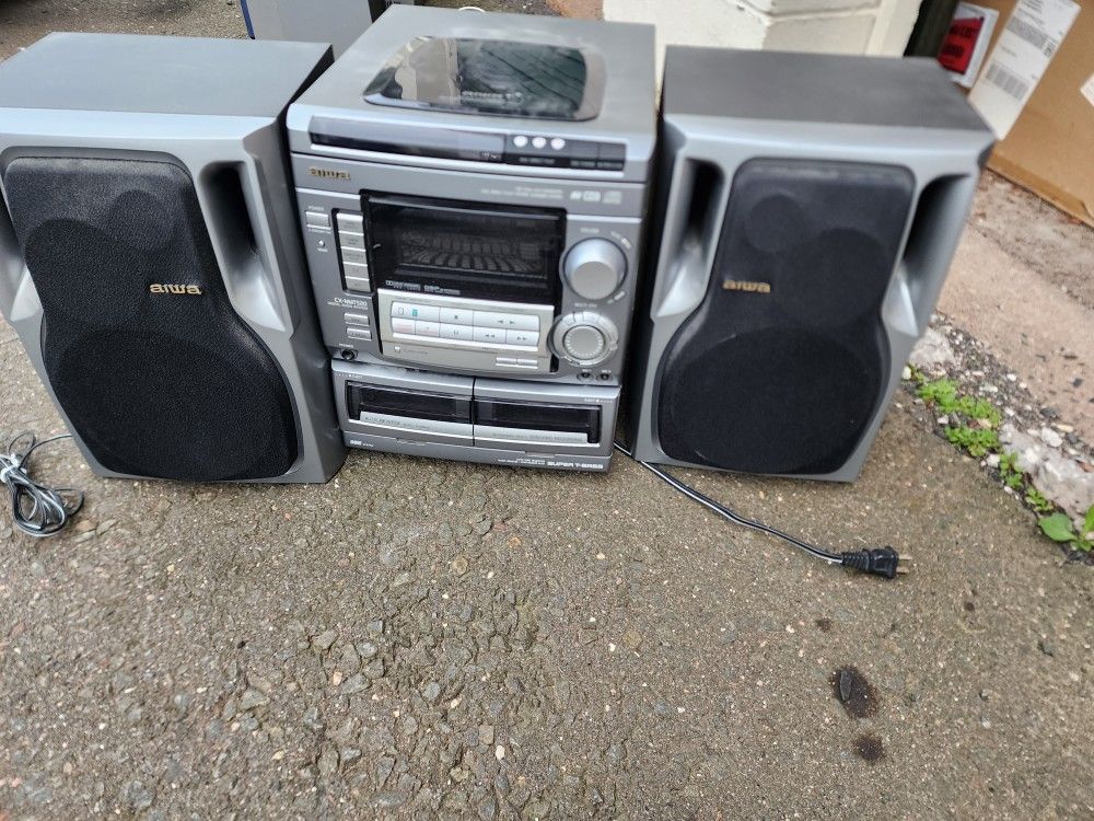 AIWA VINTAGE STEREO SYSTEM WITH SPEAKER EXCELLENT WORKING CONDITION