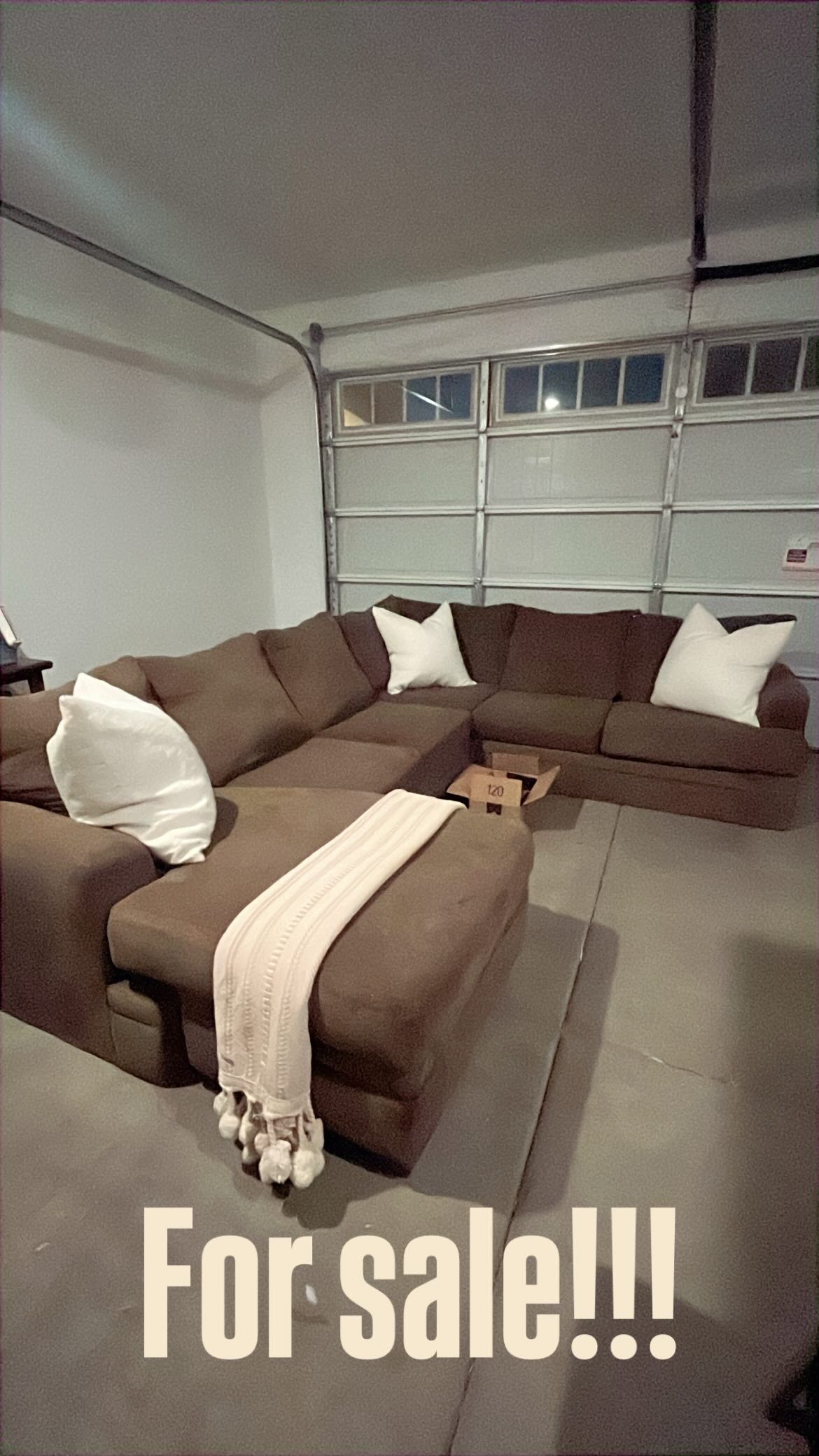 Large Sectional W/ Reversible Chaise (delivery Available)