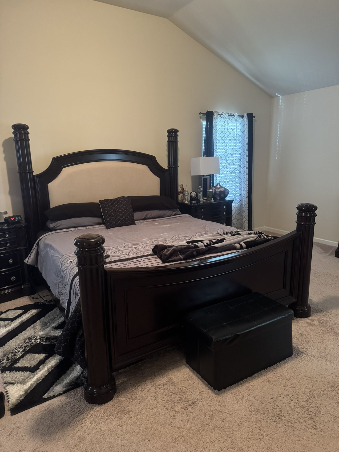 Bedroom set (6 Piece)