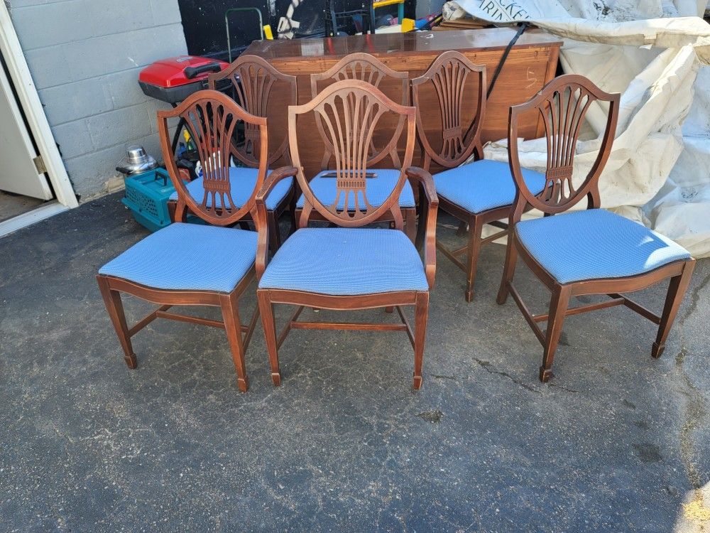 Set of 6 wooden chairs