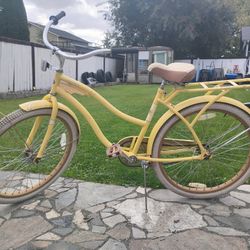 Huffy Nel Lusso Canary Yellow Women's 26" Beach Cruiser