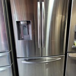Like New Samsung 36" Wide Stainless Steel French Door Refrigerator With Water Ice Dispenser 