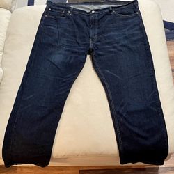 Brand New Men’s Levi Dark Wash Jeans (42/30)