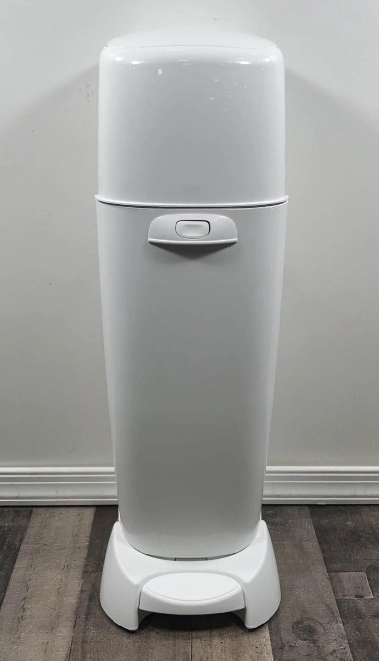 Diaper Genie Keeps your nursery odor free sealed diaper trash can