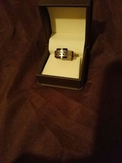 White gold and onyx ring