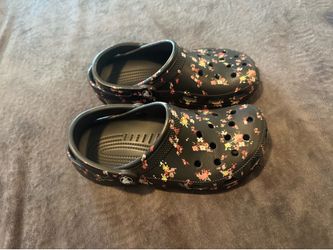 Women’s Crocs $19