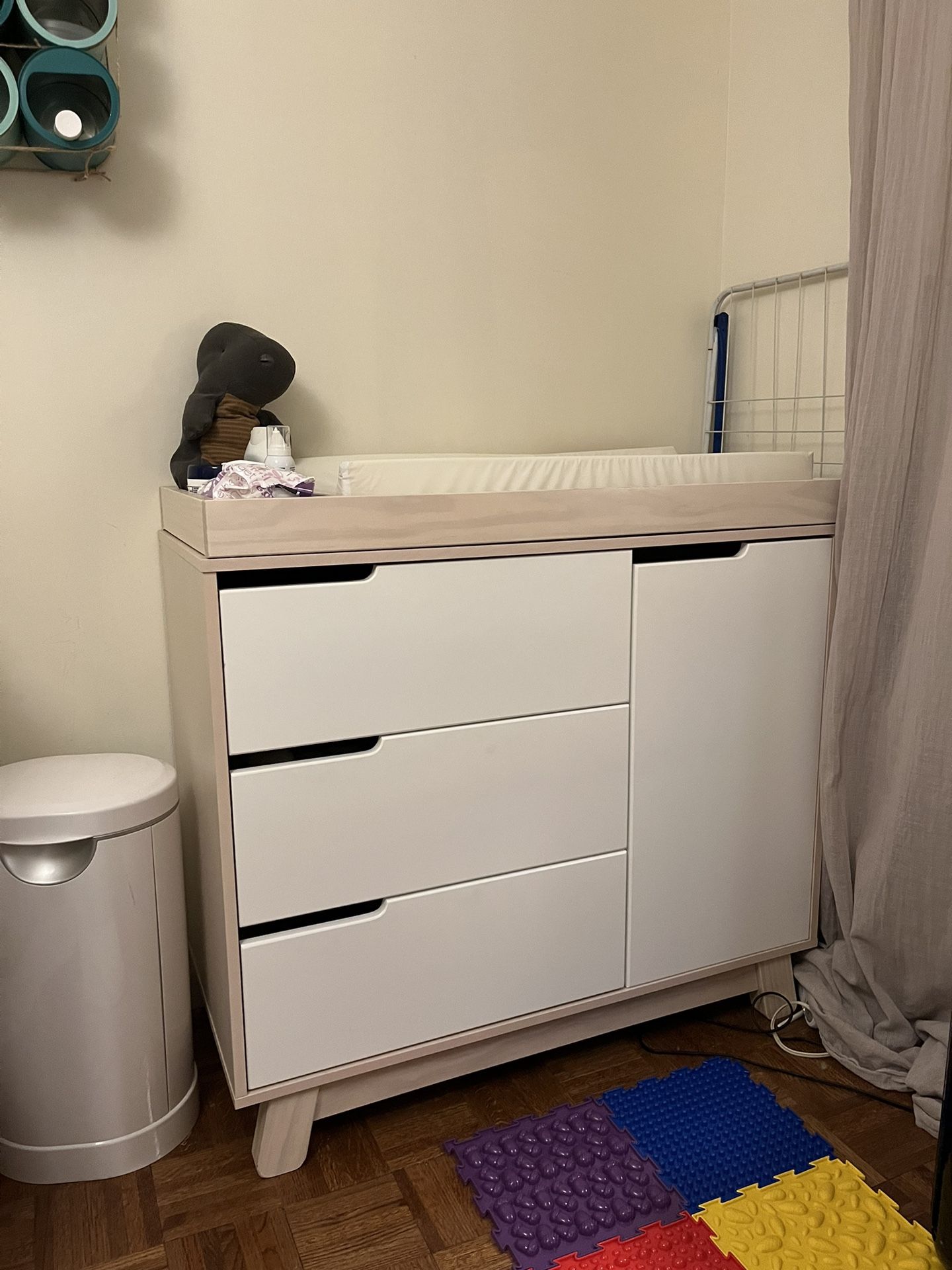 Babyletto Dresser / changing table 