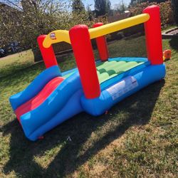 *** INFLATABLE BOUNCE HOUSE & WATER SLIDE ***