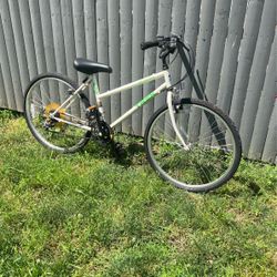 TREK Antelope 800 Mountain Bike 