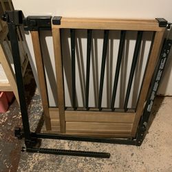 Baby Gate – Wood & Metal – Secure Wall Mount 