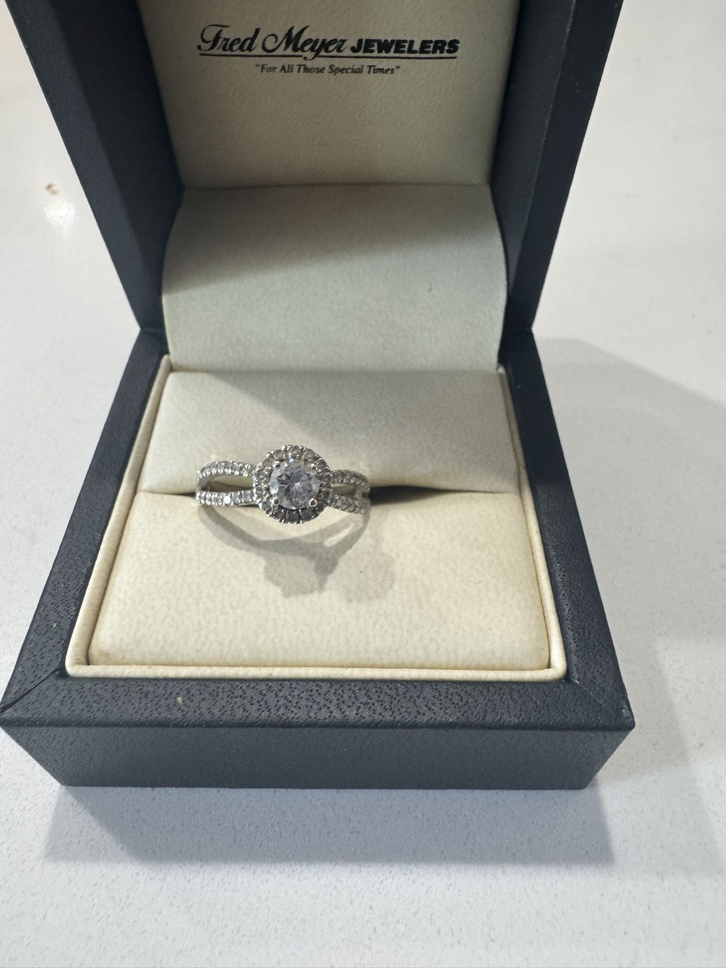 Round Cut Halo Ring