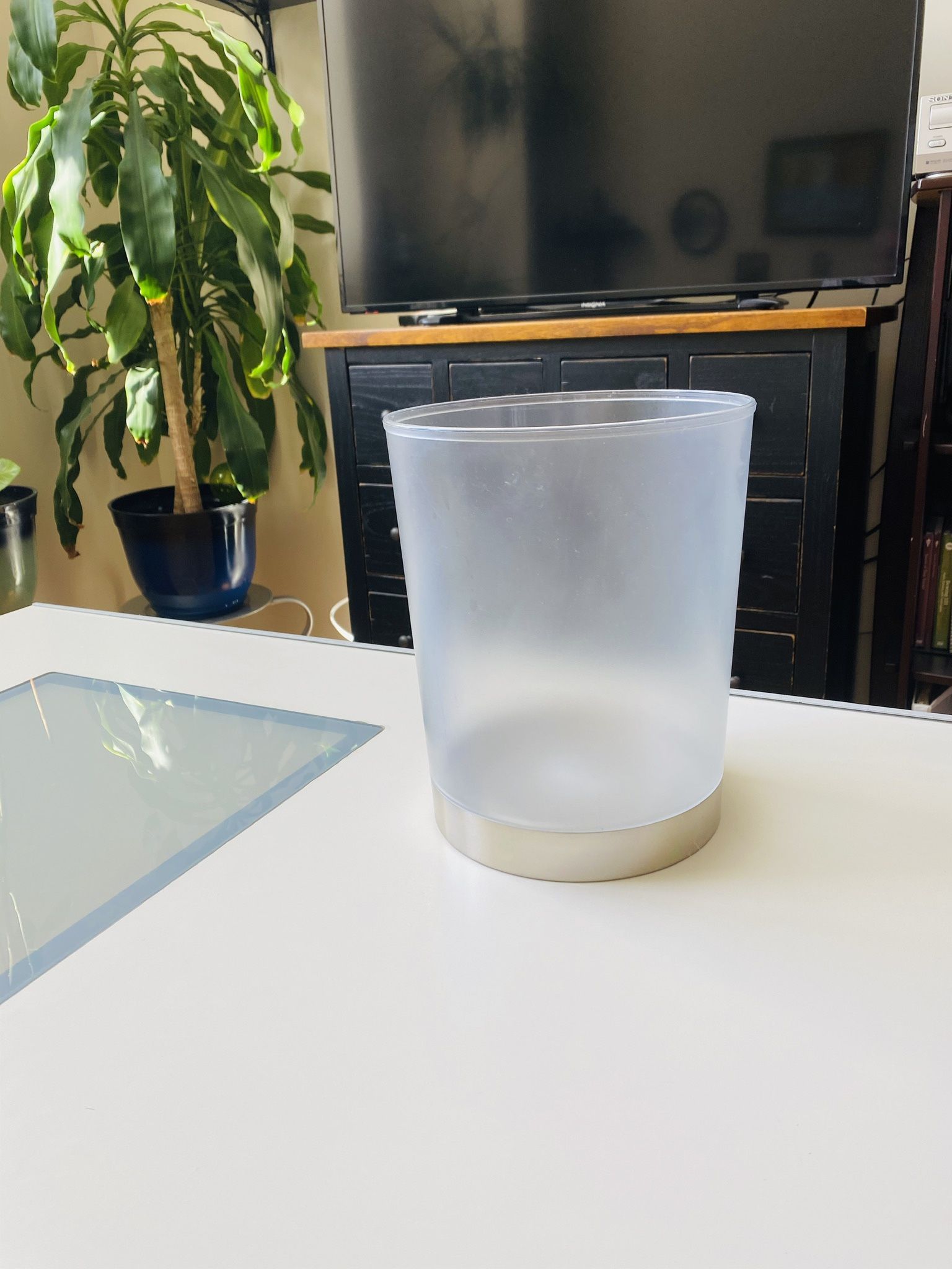 Nice Bath Trashcan. Brand new. Never used. High quality plastic. 9.25” tall. 7.5” in the opening diameter.