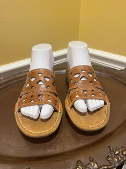 Women’s Like New Naturalizer Sandals