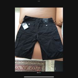TRUE RELIGION MENS Short ( New) In size 30