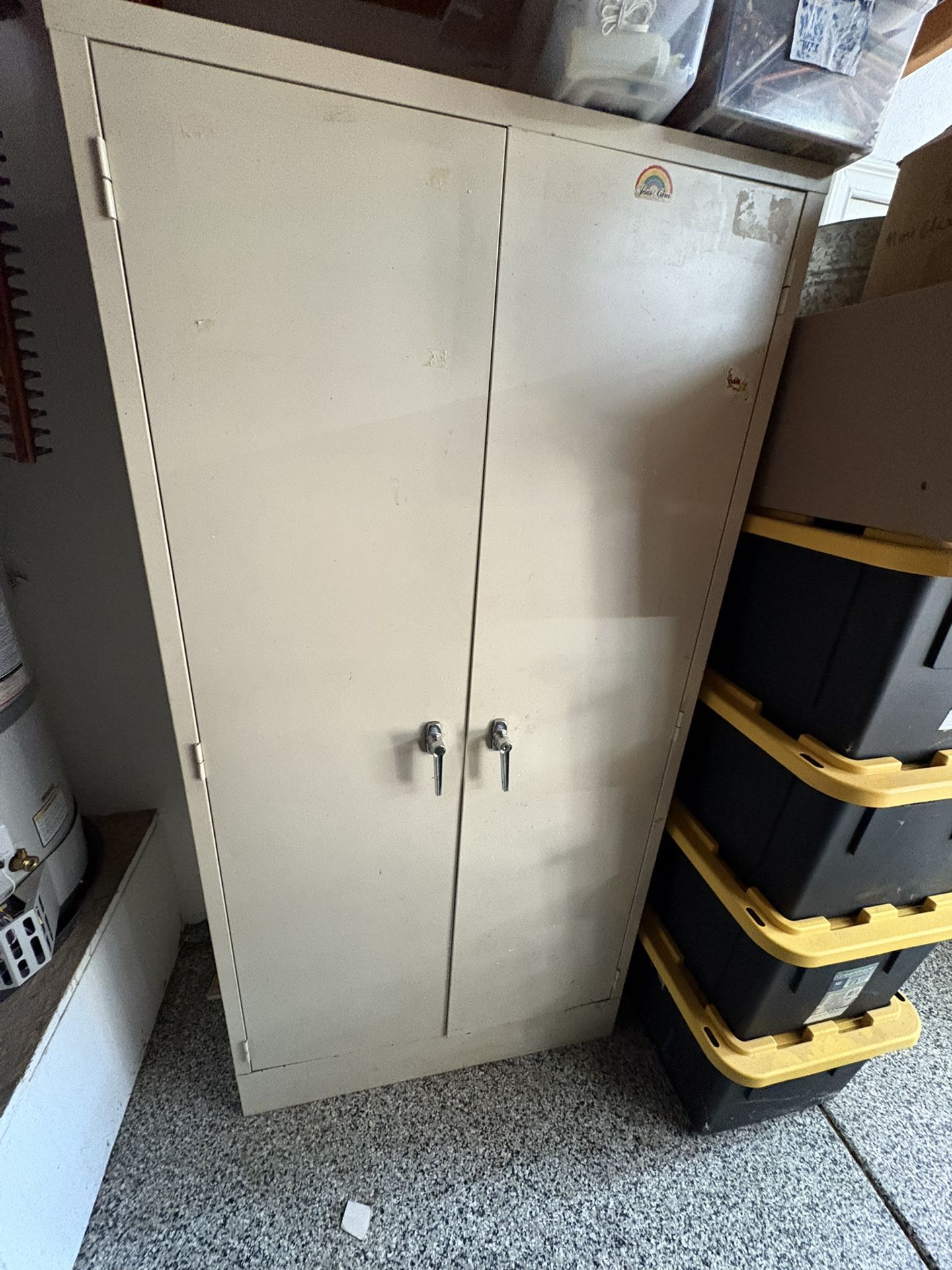 Metal cabinet