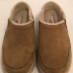 Skechers Light Brown Faux Fur Relaxed Fir Air Cooled Memory Foam Slip In Shoes size 7 in like new condition 