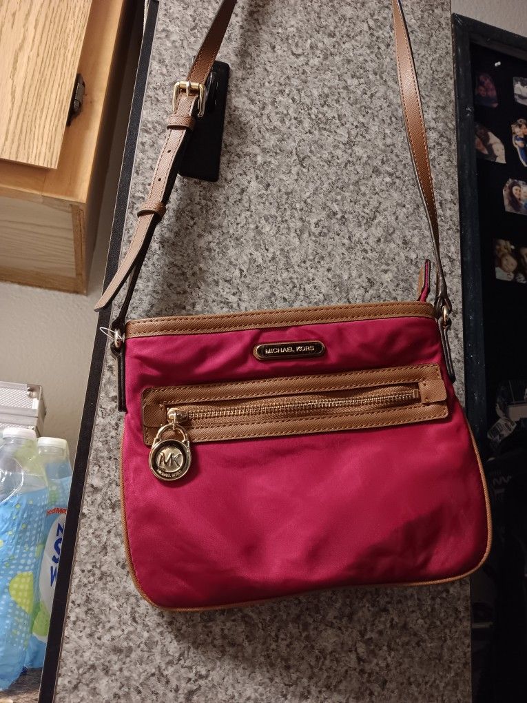 NEW Women's over The Shoulder Michael Kors Purse.