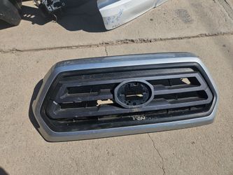 Toyota Tacoma grille oem