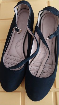 Black dress shoes