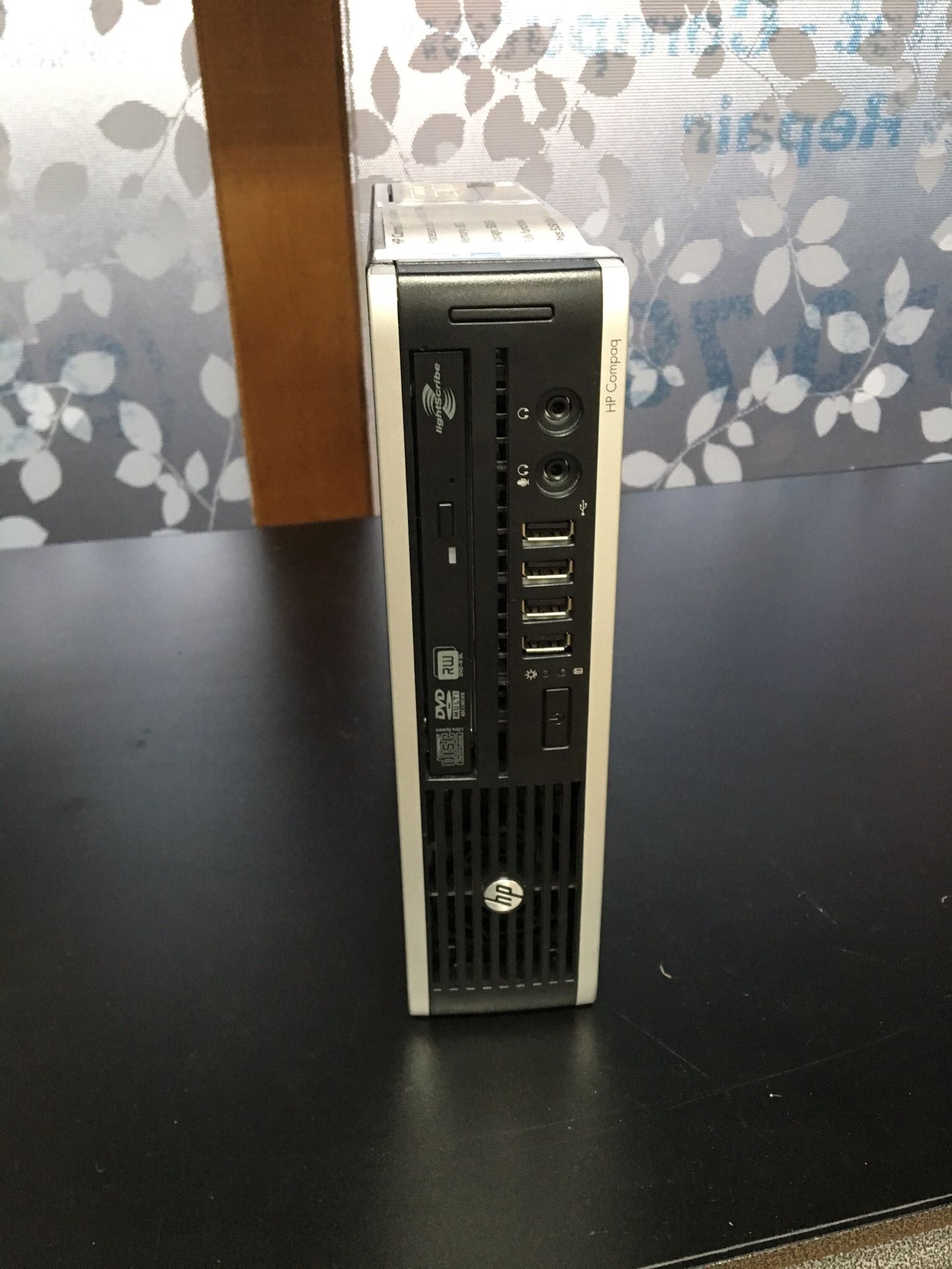 HP Compaq 8200 Elite Ultra-Slim Desktop Computer