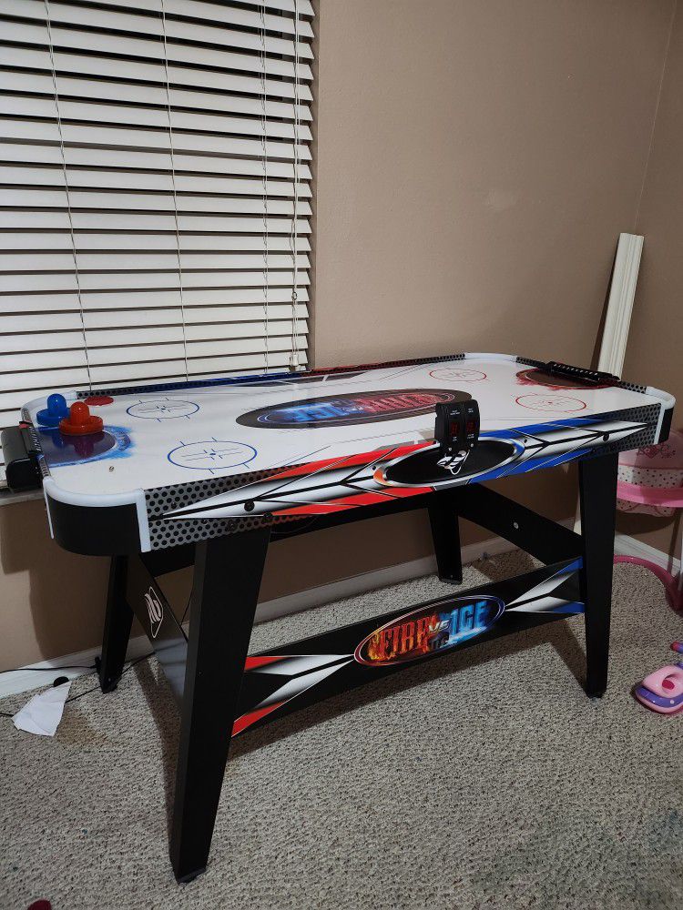 4ft Airhockey Table That Has Score Board And Lights Up