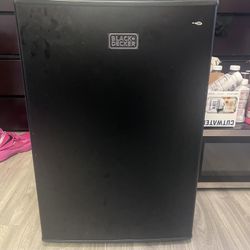 Black Decker Mini Fridge 
