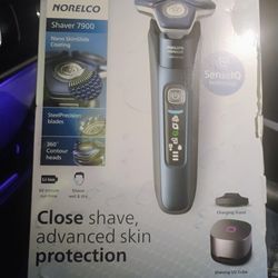 Phillips Norelco Shaver 7900