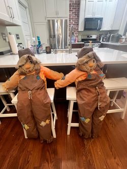 Stuffed indoor or outdoor scar crows