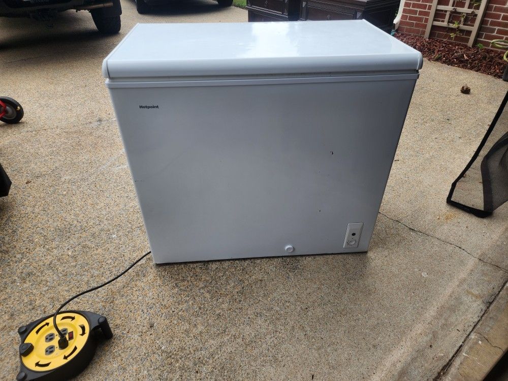 Hotpoint 7.1 Cuft Deep Freezer