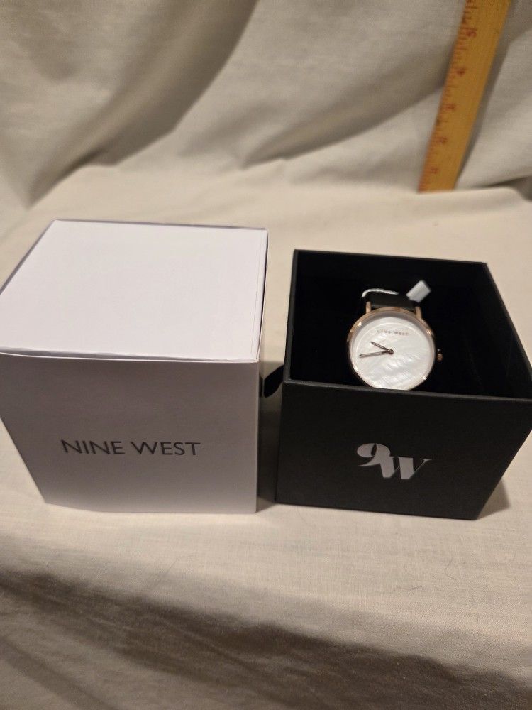 "Nine West" Felicity ladies wristwatch NWT black with gold
