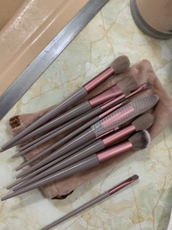 Makeup Brushes 